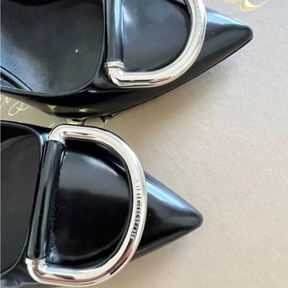 Burberry buckle heels - Picture 3 of 4